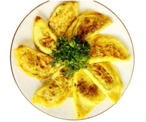 香煎韮菜蛋角 leek eggs